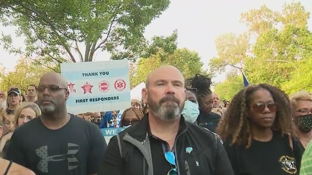 Fallen Chicago police officers honored at Annual Candlelight Vigil