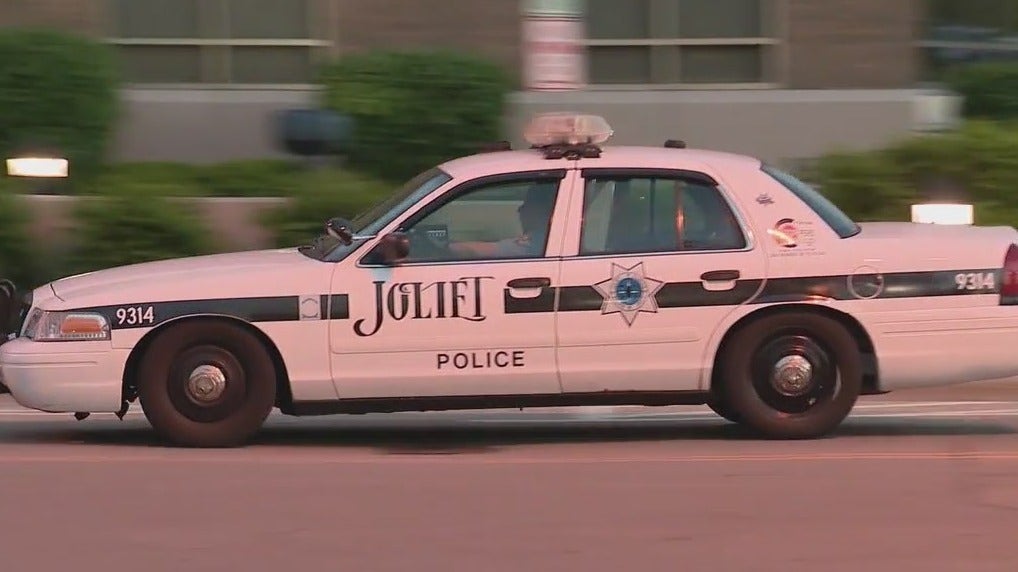 Joliet shooting: Police search for suspect after man, woman wounded at apartment complex
