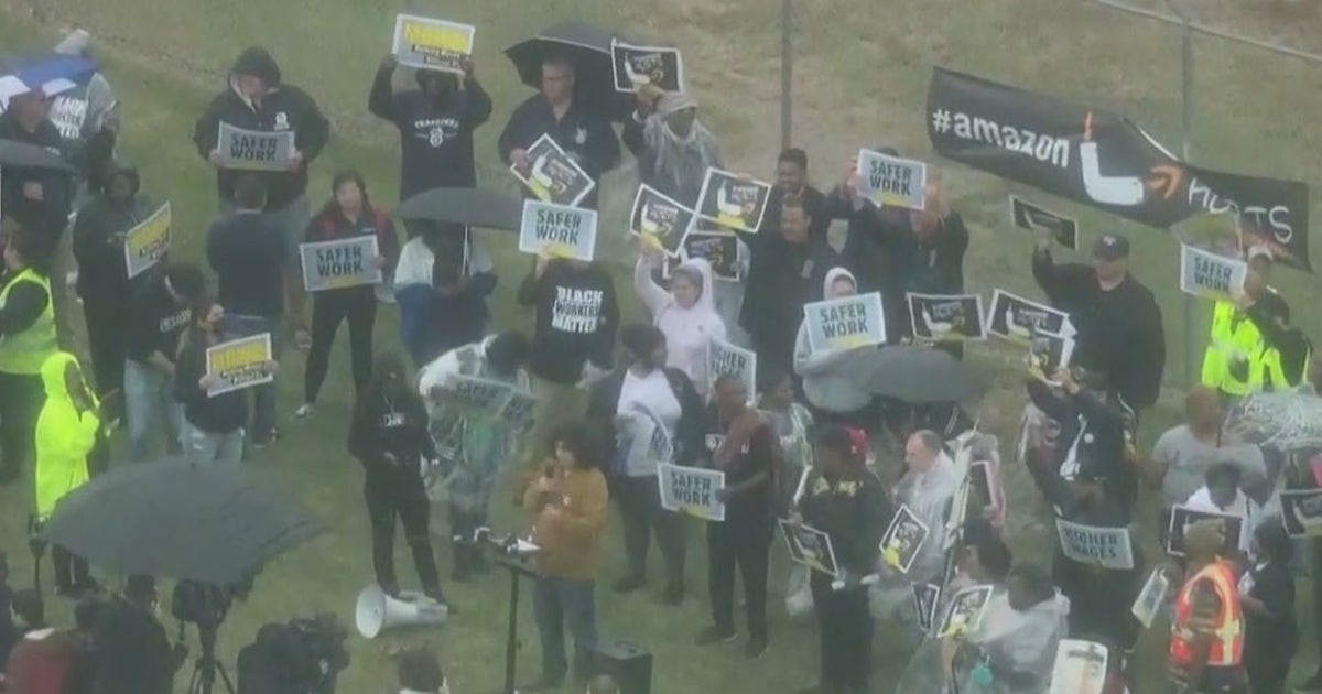 Joliet Amazon workers walkout in protest | FOX 32 Chicago