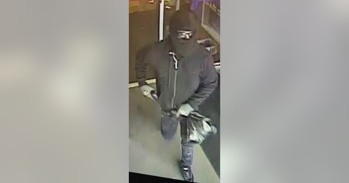 Armed man robs bank on Chicago's South Side: FBI | FOX 32 Chicago