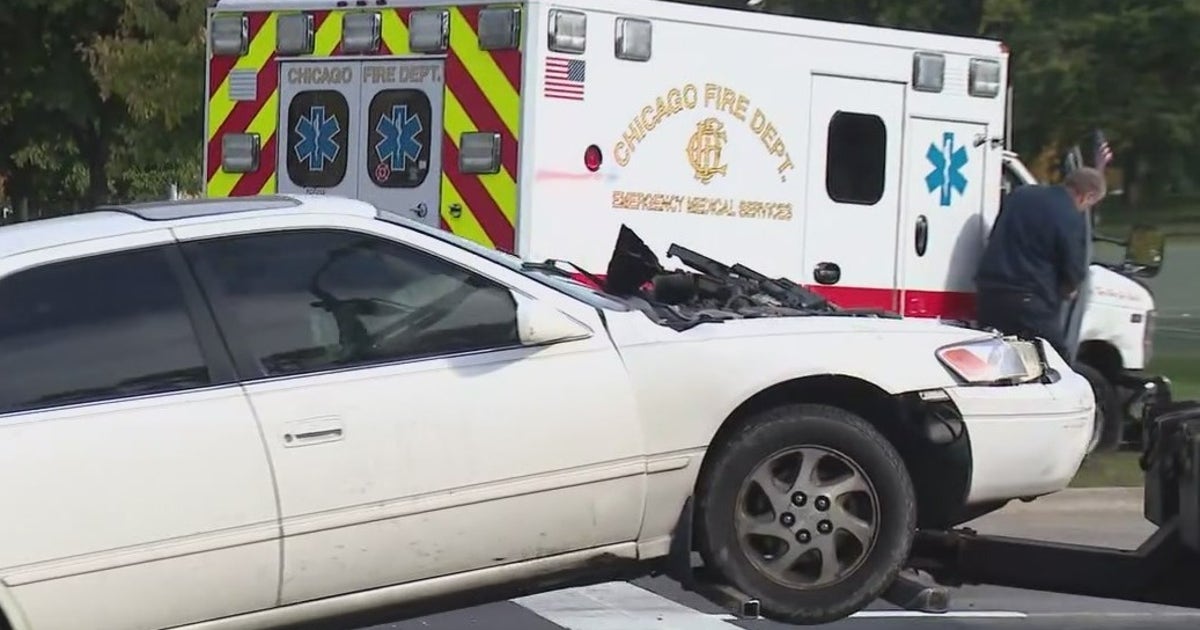 Chicago paramedics among 5 injured in ambulance crash on West Side ...