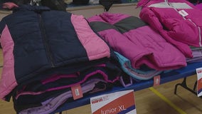 Lightfoot asks Chicago community to donate winter clothing to migrants from Texas