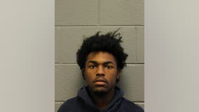 Chicago man exchanges gunfire with victim he tried to rob on CTA train platform: police