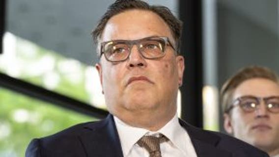 R. Kelly’s ex-business manager wants $850,000 in attorneys’ fees after acquittal