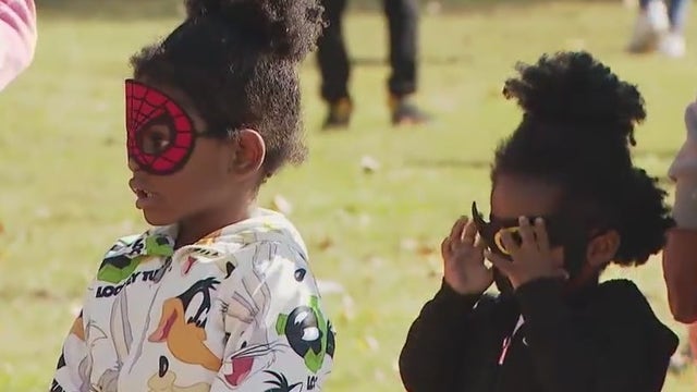 Chicago kicks off Halloweek with free costumes for hundreds of children