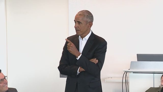 Obama surprises students in Chicago's Hyde Park neighborhood