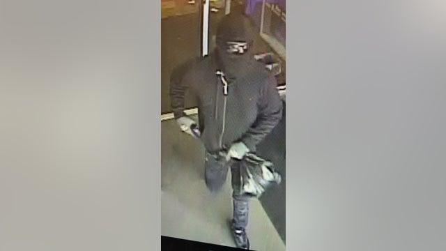 Armed man robs bank on Chicago's South Side: FBI