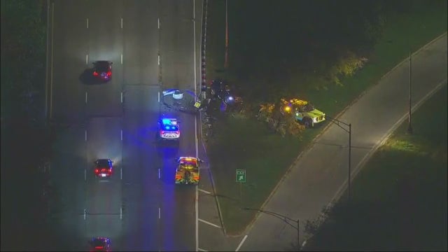 Traffic alert: Vehicle crashes into guard rail along DuSable Lake Shore Drive