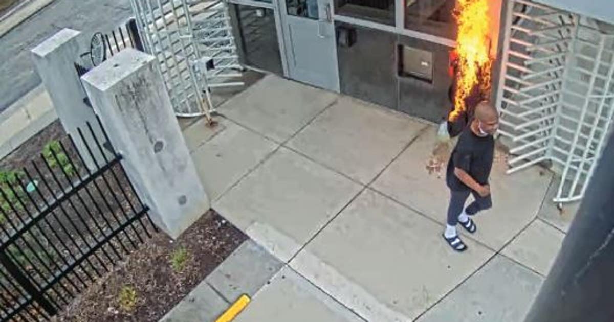 'I'm going to burn you': Man who set security station at FBI Chicago ...