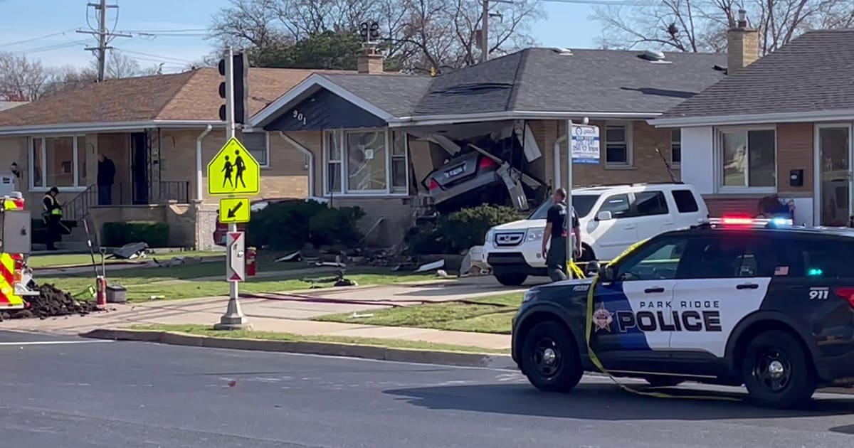 2 killed after car crashes into Park Ridge home | FOX 32 Chicago