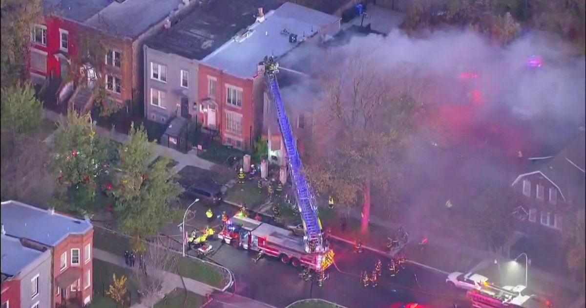 Fire breaks out at building on Chicago's West Side | FOX 32 Chicago