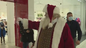 Santa Claus coming to Woodfield Mall