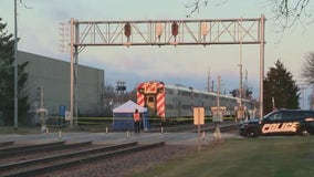 Woman hit, killed by Metra train at railroad crossing in Arlington Heights