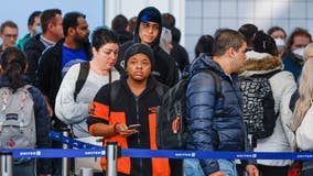 Thanksgiving travel rush gets into full swing at Chicago airports