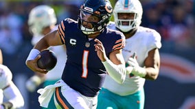 Chicago Bears quarterback Justin Fields rushes for 178 yards in loss to Dolphins