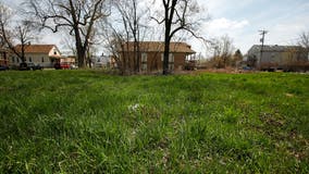 Chicago makes 2,000 vacant lots available for private purchase — what to know
