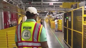 Inside look at Chicago area Amazon facility on Cyber Monday