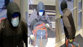 Man robs West Side Chicago bank: FBI