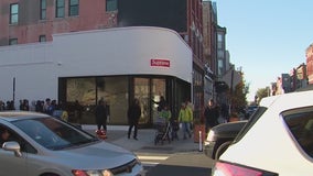 Long lines as 'Supreme' opens its first Chicago store