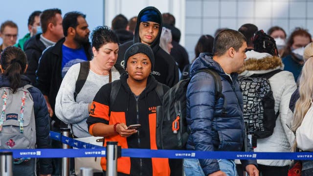 Thanksgiving travel rush in Chicago kicks off with record-breaking projections