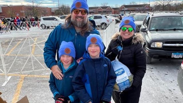 More than 2,300 turkeys handed out at community center in Chicago's Chatham neighborhood
