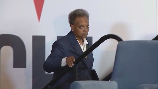 CTU demands Lightfoot follow up on promise of more parental leave for teachers