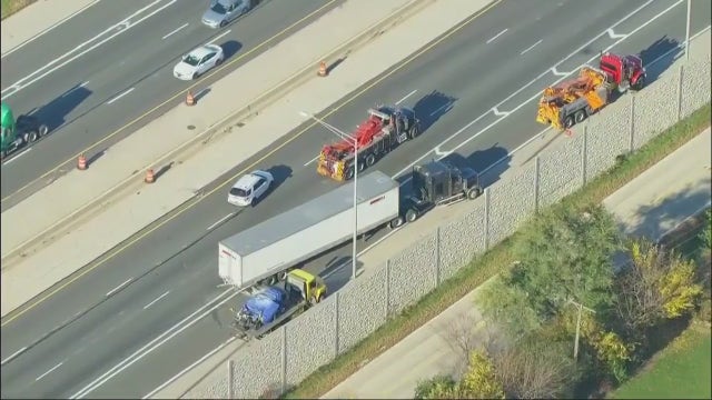 1 dead in crash involving semi-truck on I-55 in DuPage County