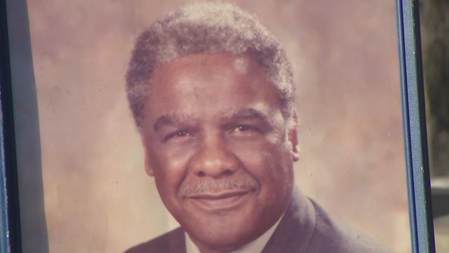 Annual wreath laying ceremony held for Harold Washington