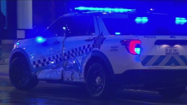 2 Chicago police officers injured after Jeep crashes into CPD vehicle in South Loop: police