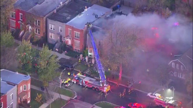 Fire breaks out at building on Chicago's West Side