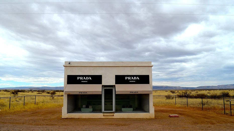 Prada-sculpture-Texas.jpg