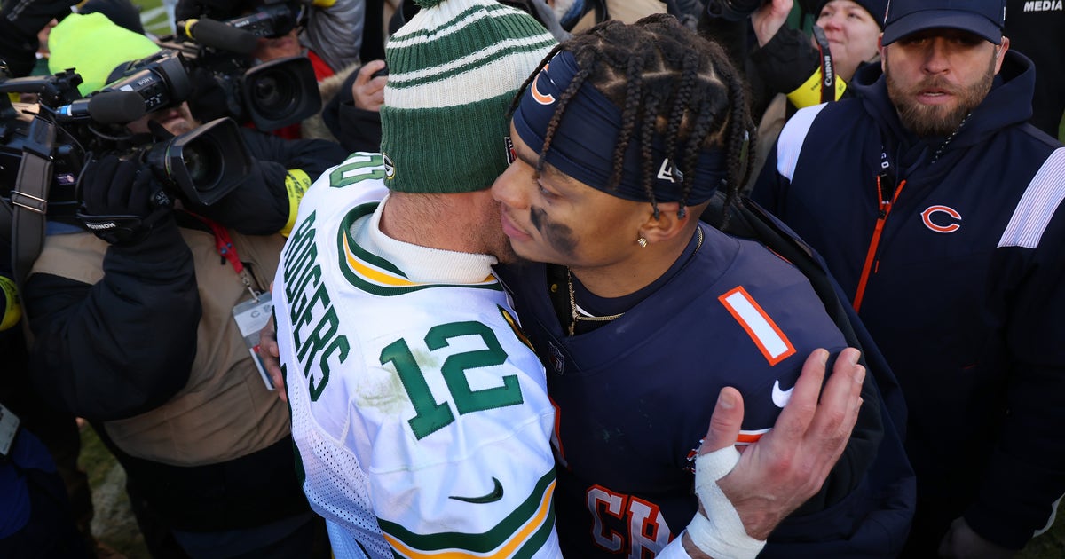 Aaron Rodgers, Packers rally in 4th quarter to beat Bears 28-19 | FOX ...