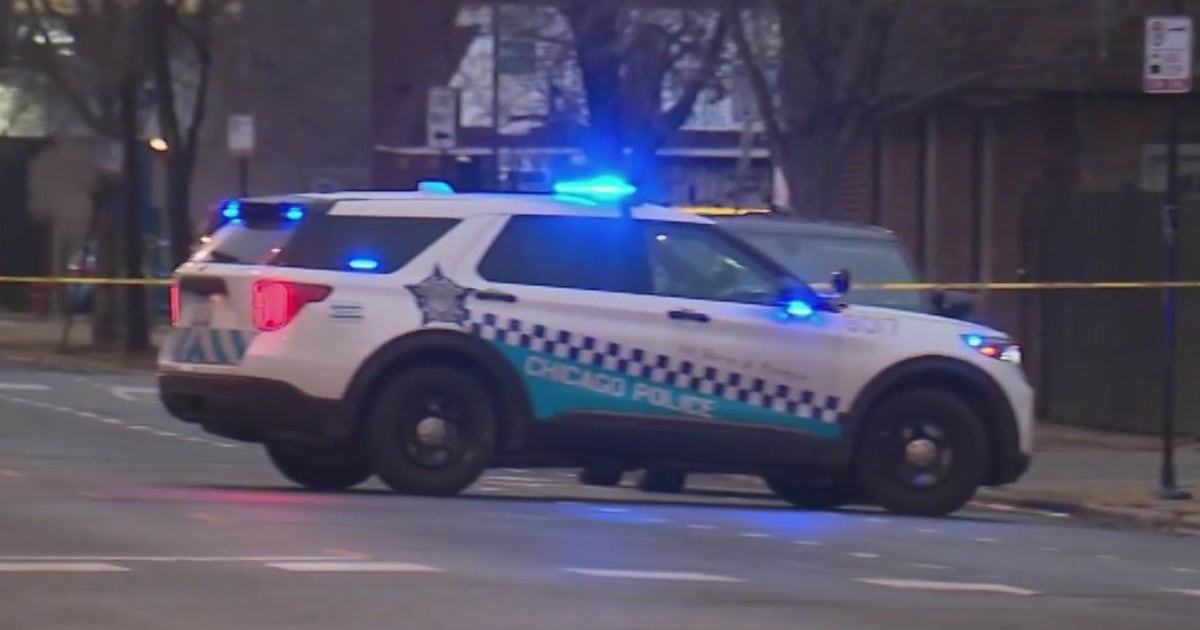 Man shot twice in chest on Chicago's West Side, police say | FOX 32 Chicago