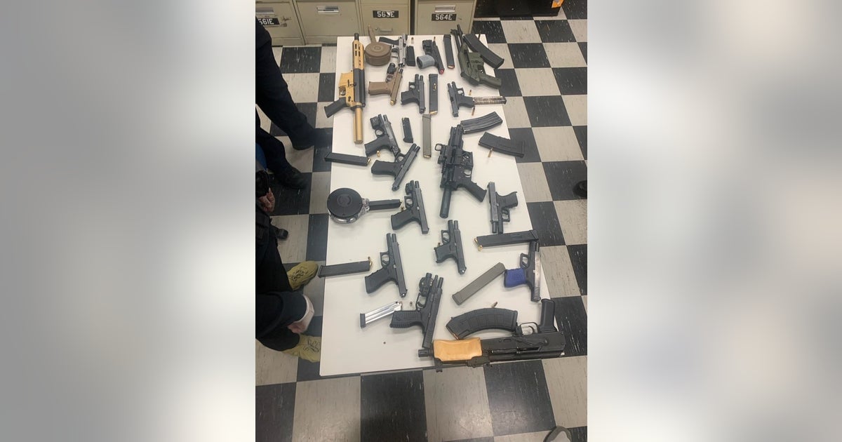 Chicago police display photo of guns recovered on Sunday | FOX 32 Chicago
