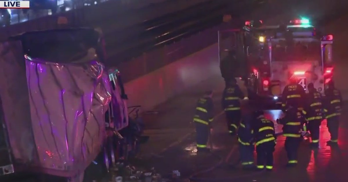 Fiery crash on Dan Ryan Expressway leaves 1 dead, another injured | FOX ...