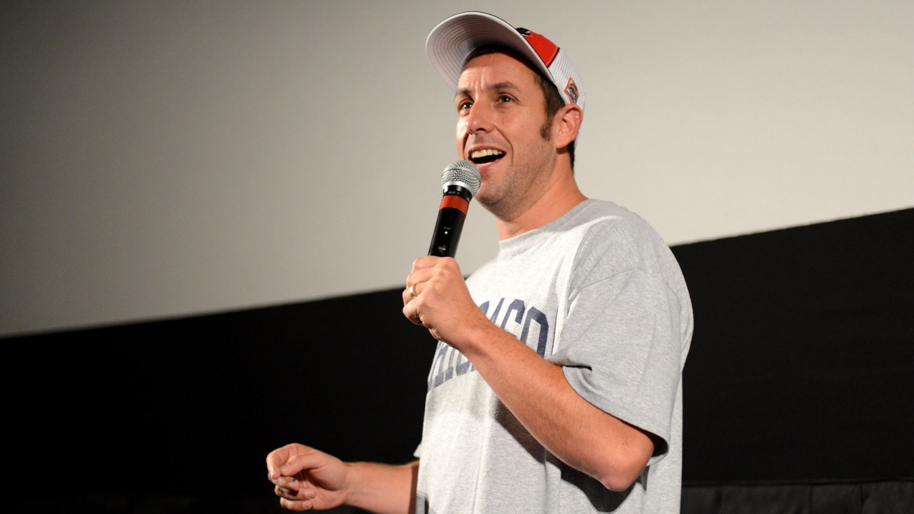 Adam Sandler bringing comedy tour to Chicago's United Center TrendRadars