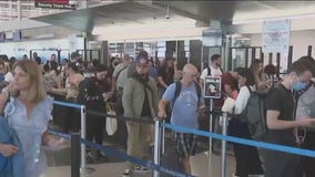 Expect packed airports this holiday season despite higher airline ticket prices