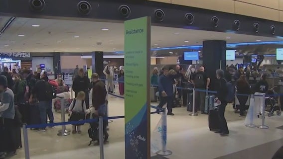 Flight delays, cancelations continue for holiday travelers in Chicago