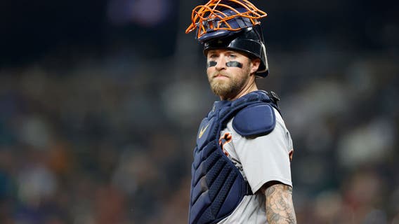 AP source: Cubs, C Tucker Barnhart agree to $6.5M contract