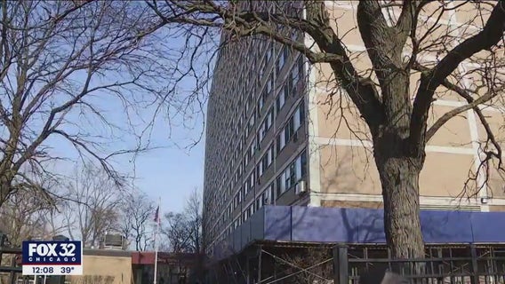 Tenants of senior Chicago apartment still without heat after pipe bursts on Christmas