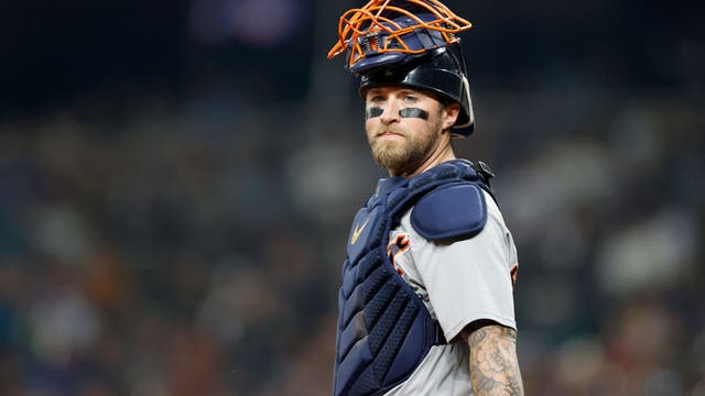 AP source: Cubs, C Tucker Barnhart agree to $6.5M contract