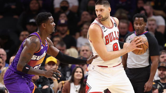 Devin Booker scores 51 points in 3 quarters, Suns rout Bulls