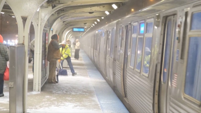 Arctic cold, high winds cause significant delays on Metra and CTA; Hundreds of flights canceled in Chicago