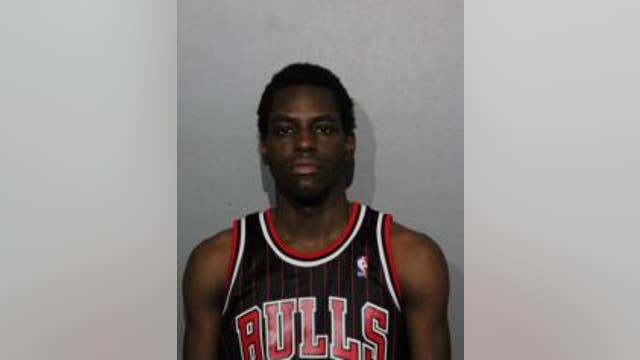 Man robs CTA passenger at knifepoint minutes after robbing store in downtown Chicago: police