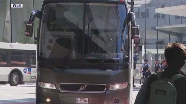 More migrants arrive in Chicago ahead of the holidays