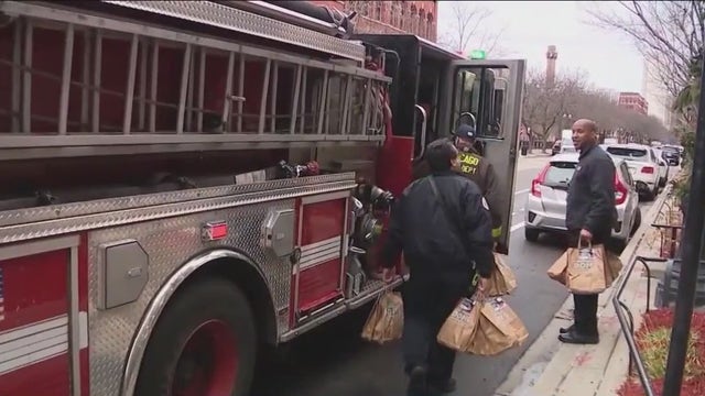 Chicago grocery store launches 'Stuff A Truck' holiday food drive