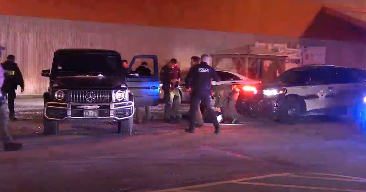 Driver leads police on high-speed chase on Bishop Ford Freeway in ...