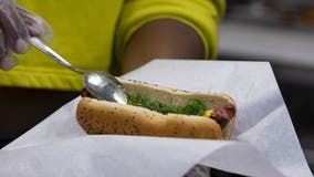 The Wiener’s Circle owner coordinates effort to feed migrants bused from Texas