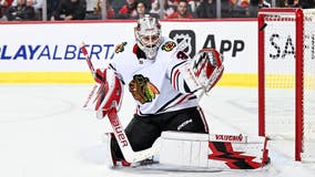 Stauber wins again, Blackhawks beat Flames 5-1