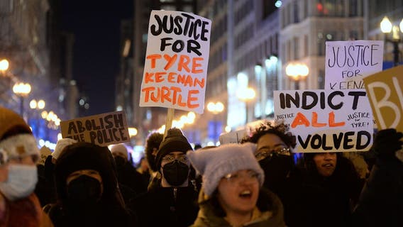 Hundreds gather in Loop to demand justice for Tyre Nichols and protest police violence